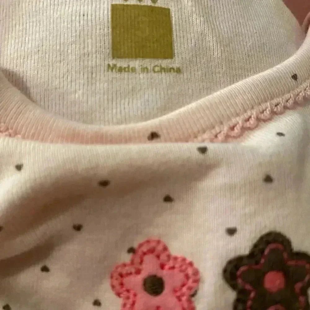 BUNDLE**5 adorable onesies - Picture 9 of 9
